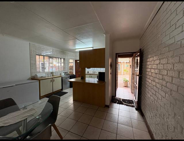 2 BEDROOM TOWNHOUSE FOR SALE IN ARCON PARK
